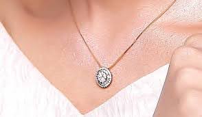 Kalung Berlian untuk Acara Khusus: Pilihan Elegan yang Tak Tergantikan